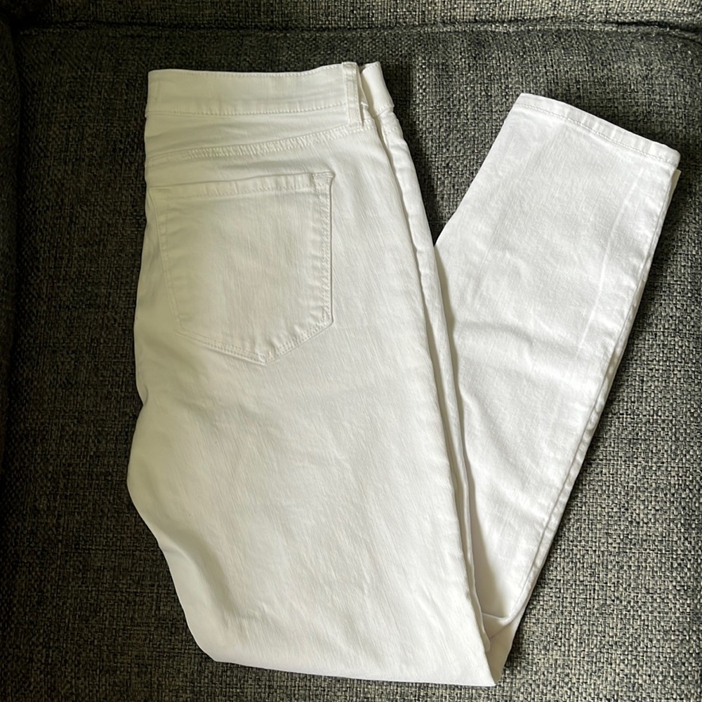 LOFT modern skinny, size 6P, white jeans